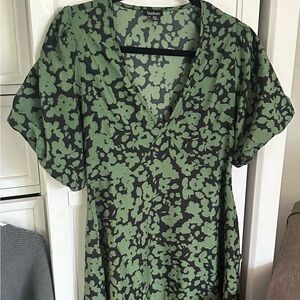 Boohoo Black and Green Patterned V-Neck Dress